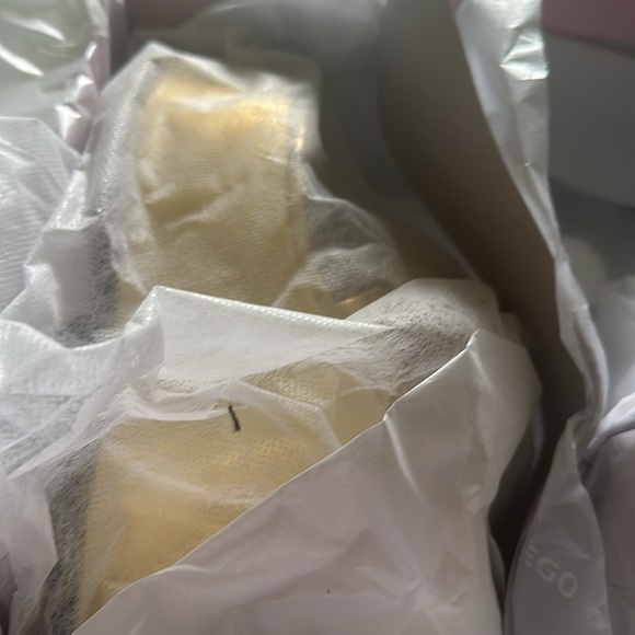 Fun gold platform shoe brand new never worn. - Picture 3 of 4